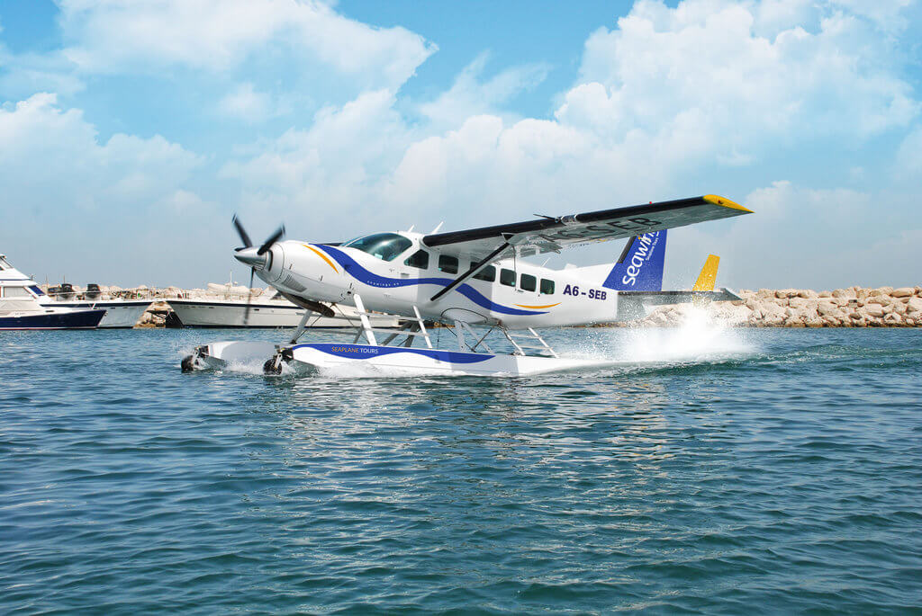 an aircraft of seawings which gives seaplan tour