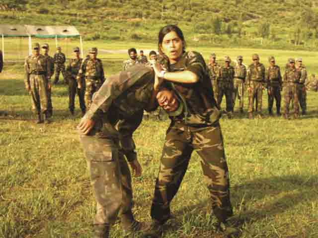girl-Indian-army-officer-training