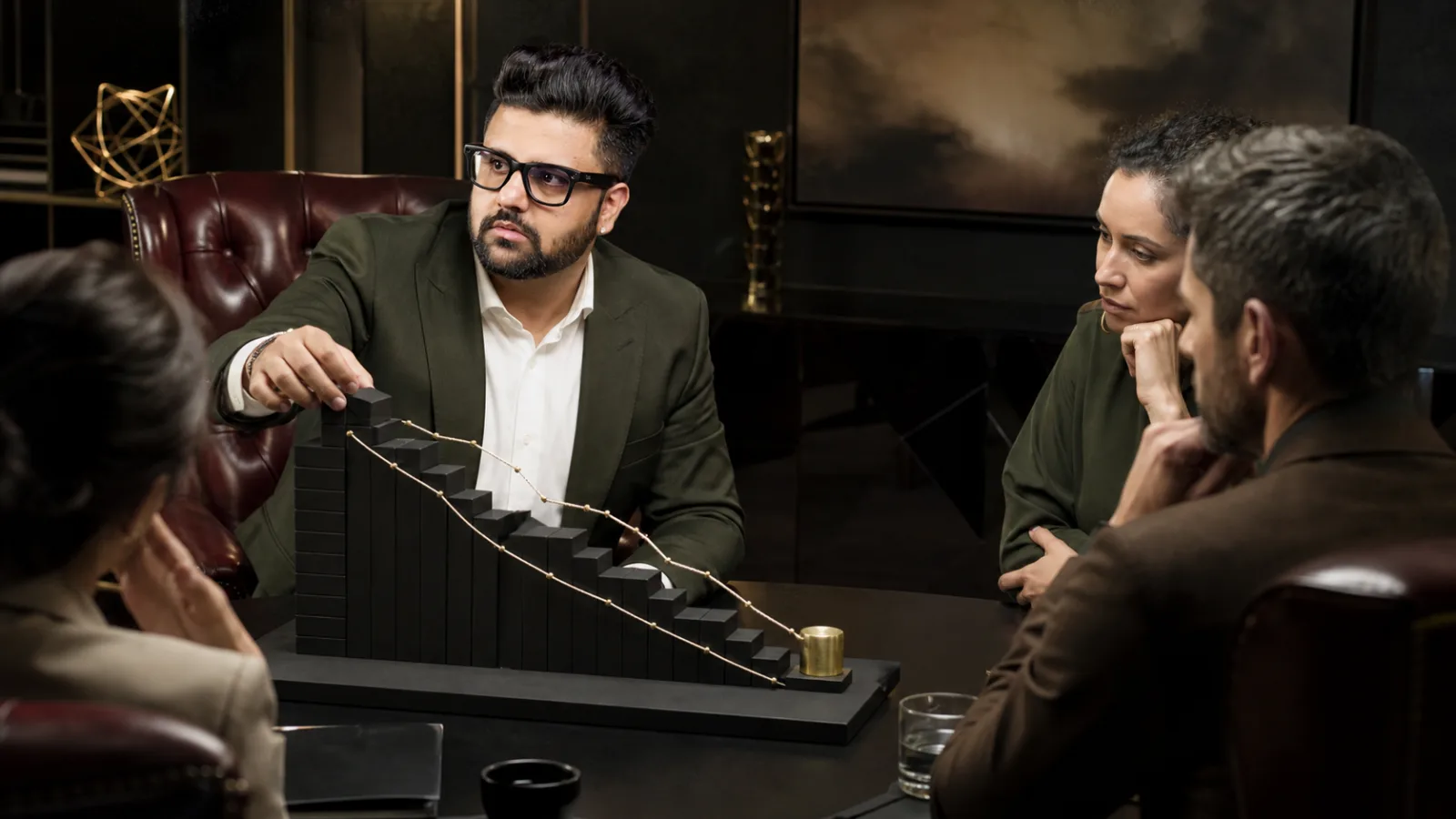 Sahil Khanna coaching a small executive roundtable in a project war room for How to Use Burndown Charts